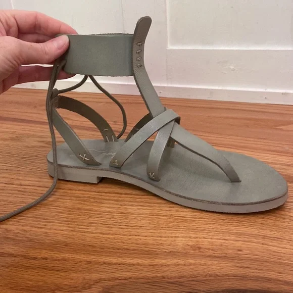 Free People Vacation Day Wrap Sandals Light Grey Leather Size 37 EU 7 US - Picture 4 of 13